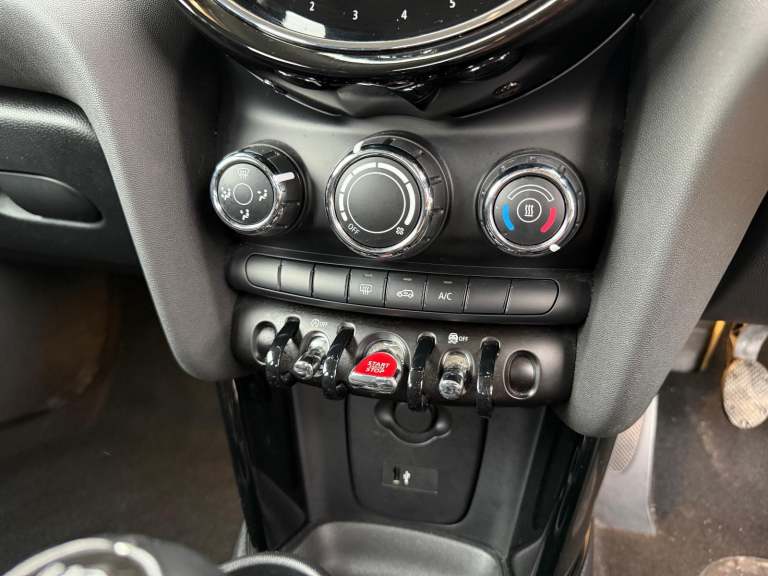 2021 21 REG MINI COOPER CLASSIC NAV PACK 1.5 DAMAGED REPAIRABLE SALVAGE