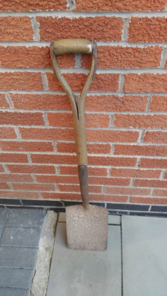 VINTAGE Y HANDLE CHERRY TREE BRAND GARDEN SPADE - RARE & SOUGHT AFTER