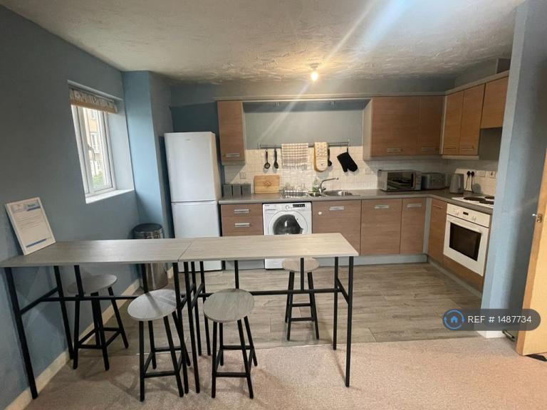 2 bedroom flat in Hampton Centre, Peterborough, PE7 (2 bed) (#1487734)