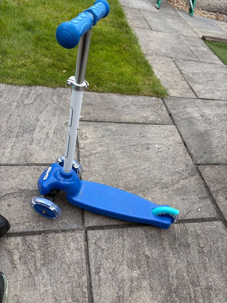 Evo Blue Kids Scooter and Teal Ride-On Toy – Good Condition
