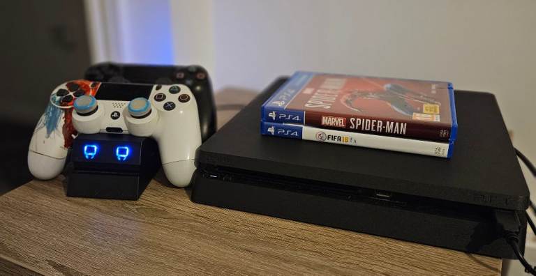 Sell it fast PlayStation 4 slim bundle 