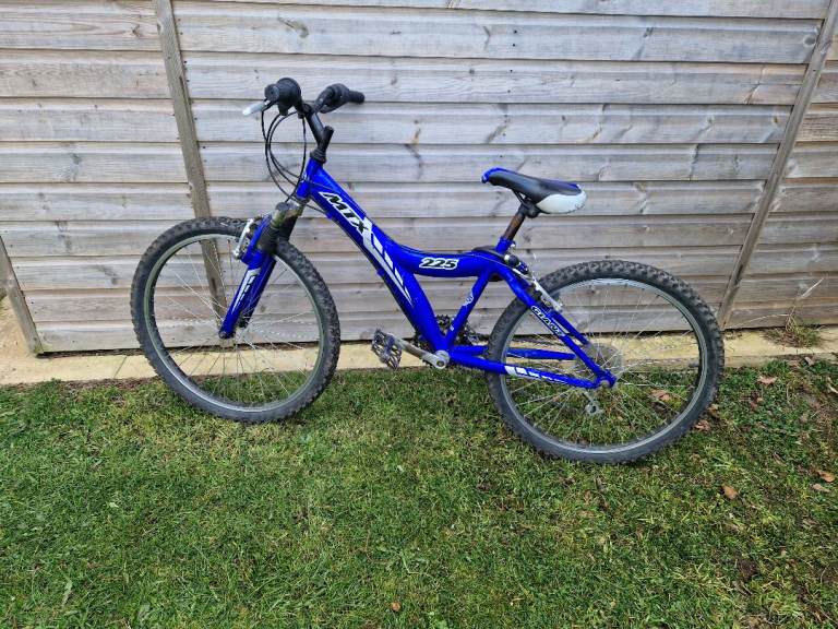 Blue MTX 225 Giant bike 22"wheels