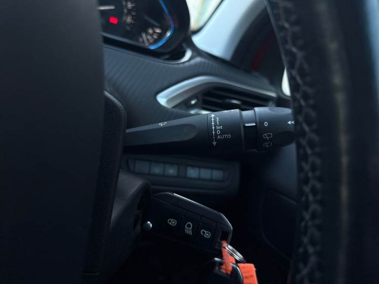 2018 Peugeot 2008 1.2 PureTech Allure 5dr HATCHBACK PETROL Manual