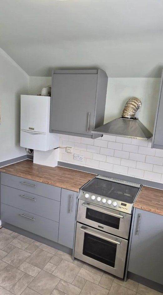 2 BEDROOM FLAT EAST HAM STATION