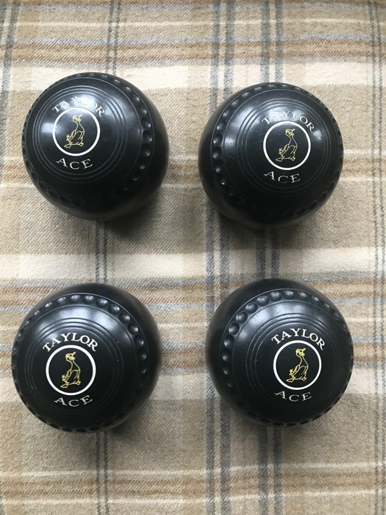 Taylor Ace 2H WB13 std grip black with duck motif. Reasonable condition.