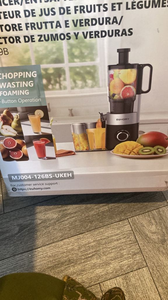 Brand new EUHOMY fruit and vegetable juicer, model MJ004-126BS-UKEH.
