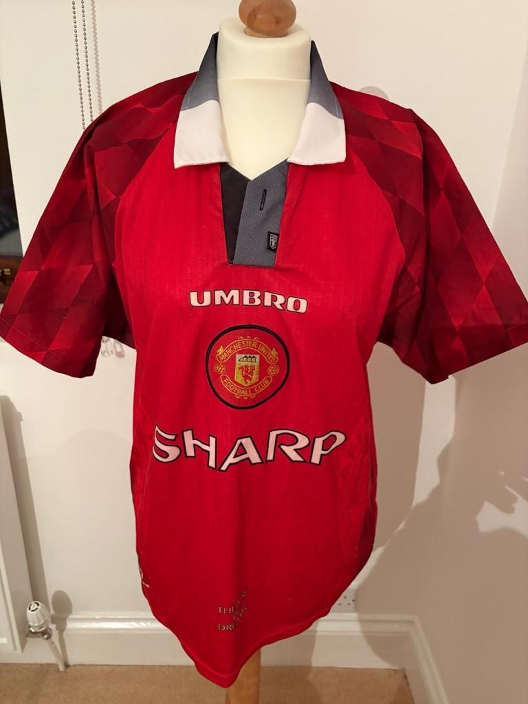 3 Umbro Manchester United Shirts Size M 1996-1999 Season & 2 1998 Programmes