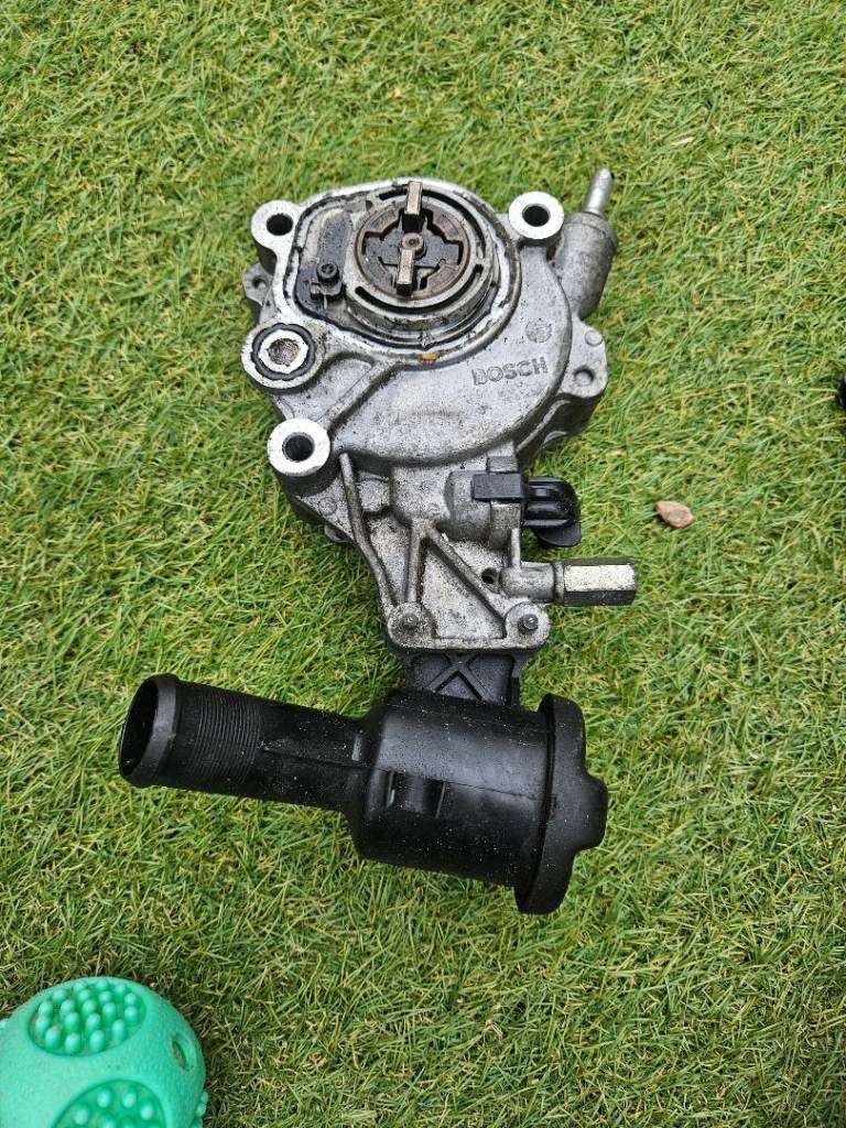 Bosch engine vacuum pump, commonly used in 2.2-litre diesel engines, Land Rover