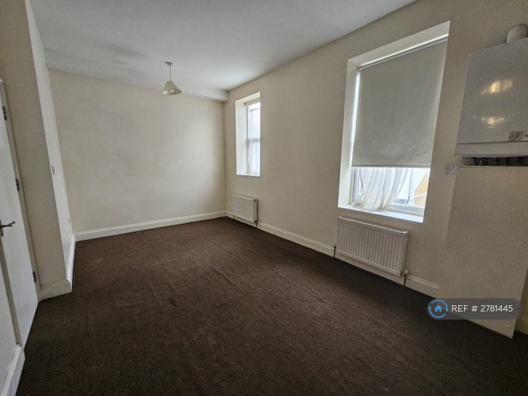 1 bedroom flat in York Road, Ilford, IG1 (1 bed) (#2781445)