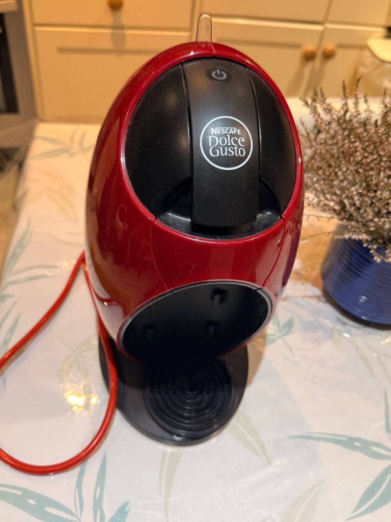 Nescafe Dolce Gusto Coffee Machine – Red, Good Condition