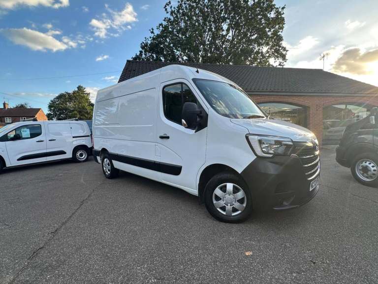 2023 Renault Master 2.3 dCi 35 Business+ FWD MWB Medium Roof Euro 6 4dr Panel Van Diesel Manual