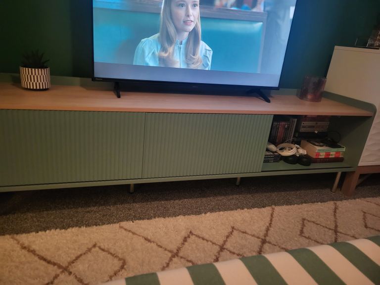 Lovely retro style tv unit 