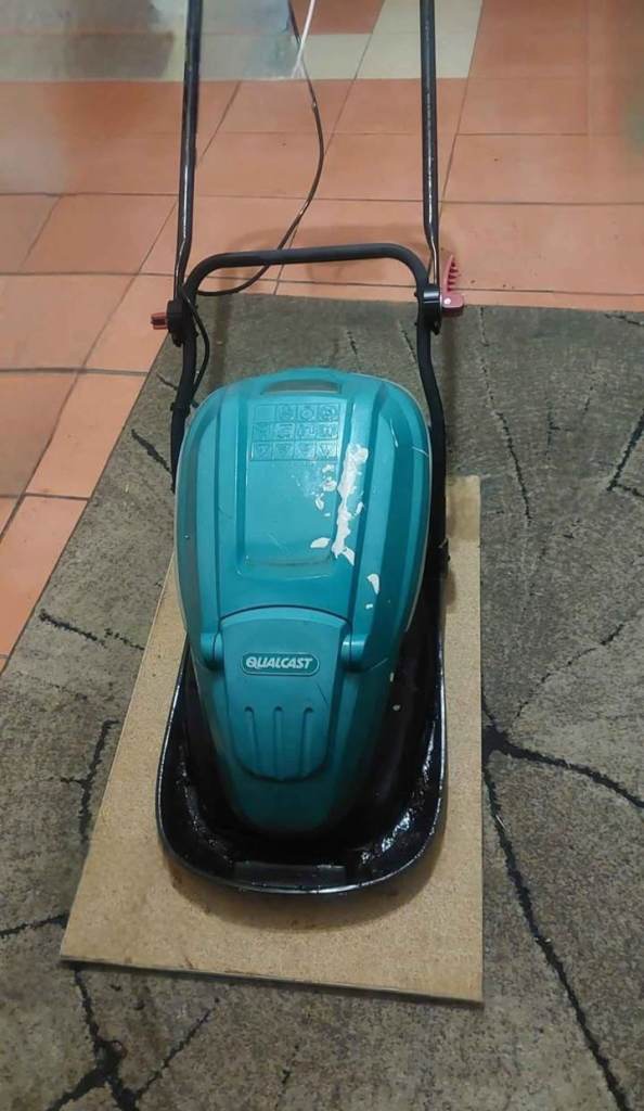 Qualcast lawnmower for Grass Cutter Machine for garden Untested