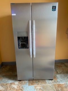 Hisense Fridge freezer model RS694N4ICE