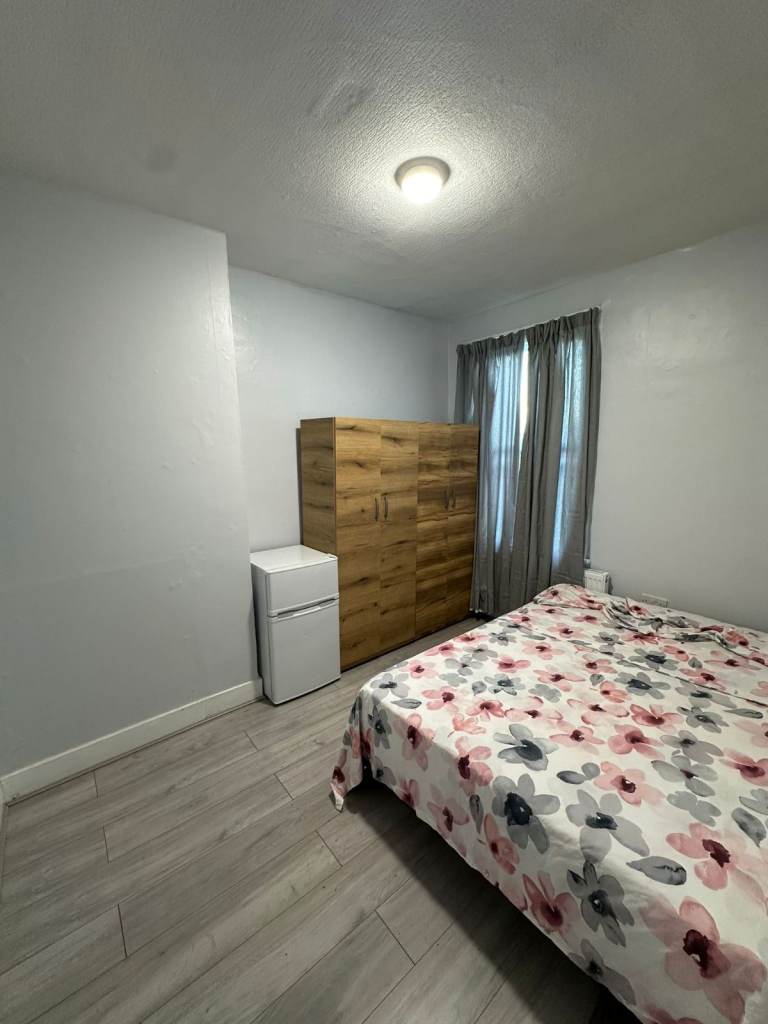 DOUBLE ROOM AVAILABLE NOW Tottenham Hale ,  N17 – 3 minutes from station