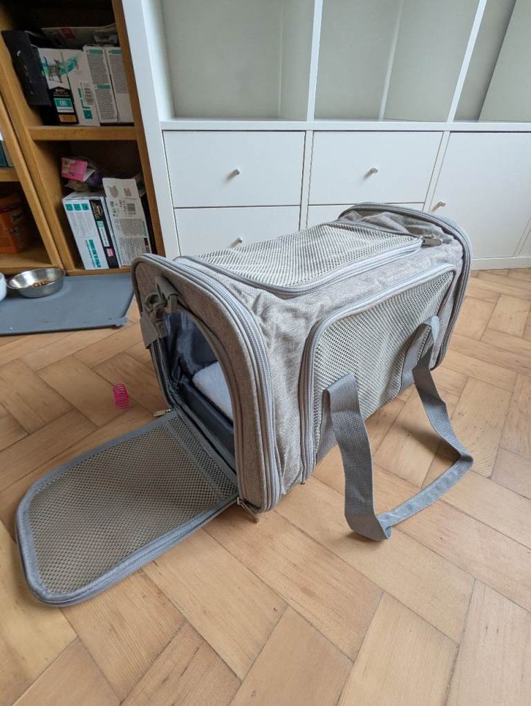 Brand new unopened cat/pet carrier