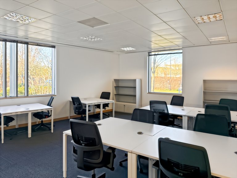 Cambridge - CB236DP \ Large Office Space for Up to 15 Desks