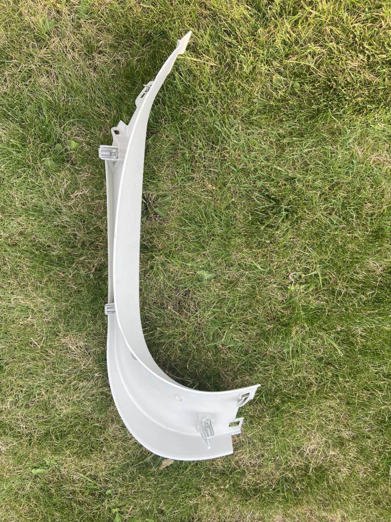 Ford Focus MK3 Boot / Tailgate Upper Right O/S Trim F1EBA42907-A