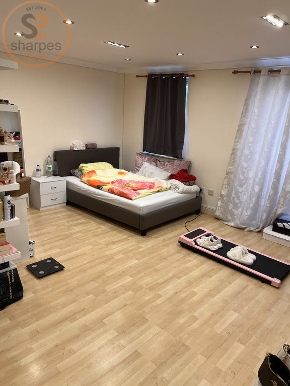 1 bedroom in Silbury Avenue, Mitcham, Greater London