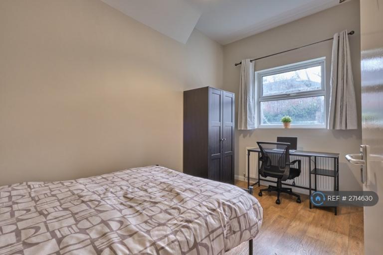 4 bedroom house in Hartley Road, Nottingham, NG7 (4 bed) (#2714630)