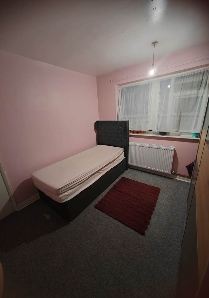 Double room available for rent
