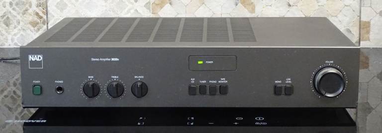 NAD 3020E HI-FI AMPLIFIER WITH PHONO-STAGE