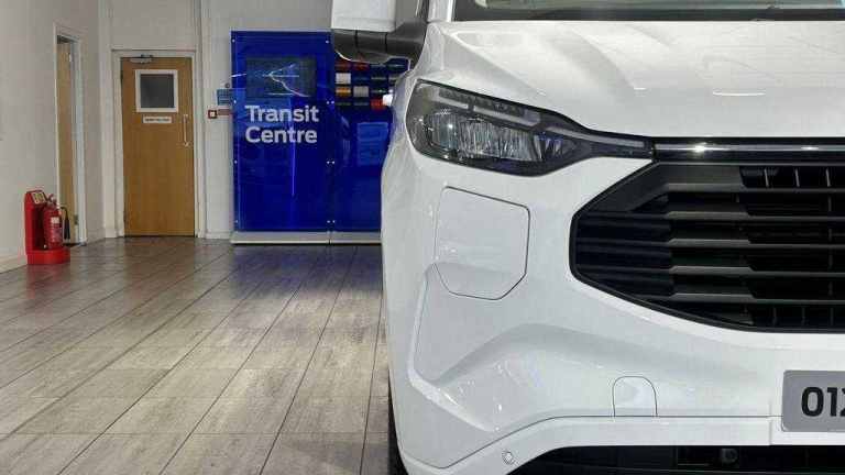  Ford Transit Custom 2.5 PHEV 232ps H1 Van Limited Auto Van Plug-In Hy Automatic