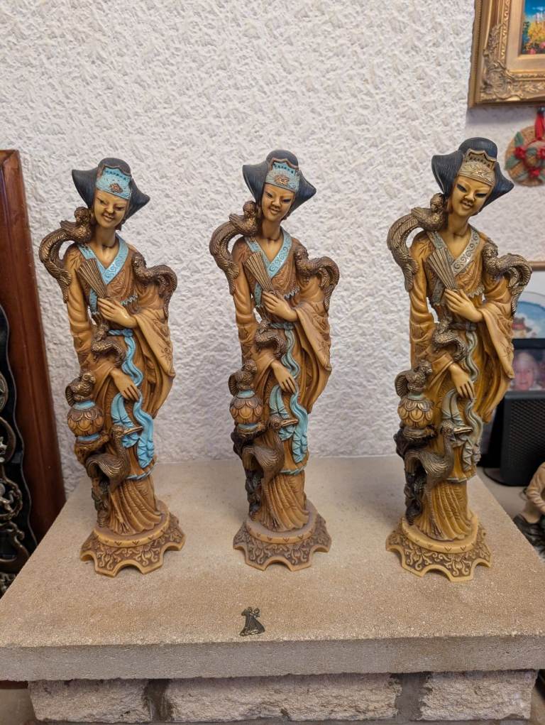 Oriental figurines 