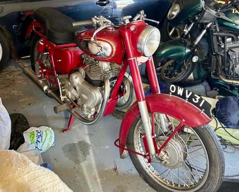 Royal Enfield Super Meteor. 