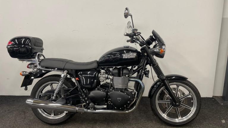 TRIUMPH BONNEVILLE ** CENTRE STAND - TOP BOX - SERVICE HISTORY **