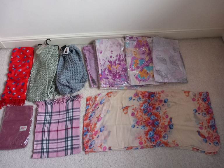 New scarfs. 5 for £5.  Buyer to collect.