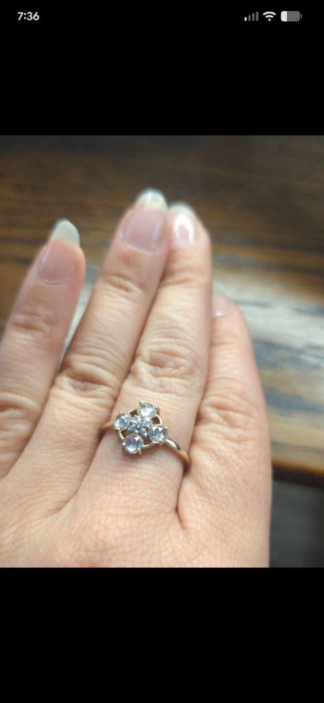 9ct Quartz Ring