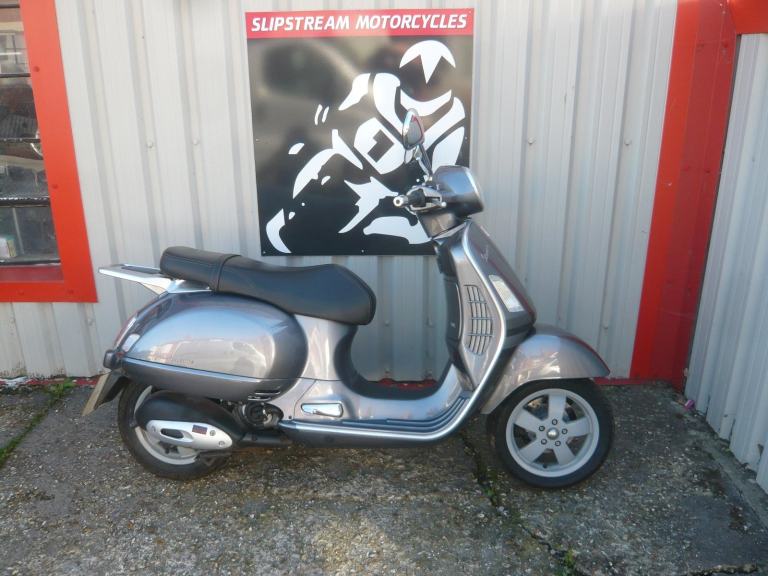 Piaggio Vespa GT 200 ONLY 6K MILES MAXI SCOOTER GTS 2003 125 AN 300 J BURGMAN R