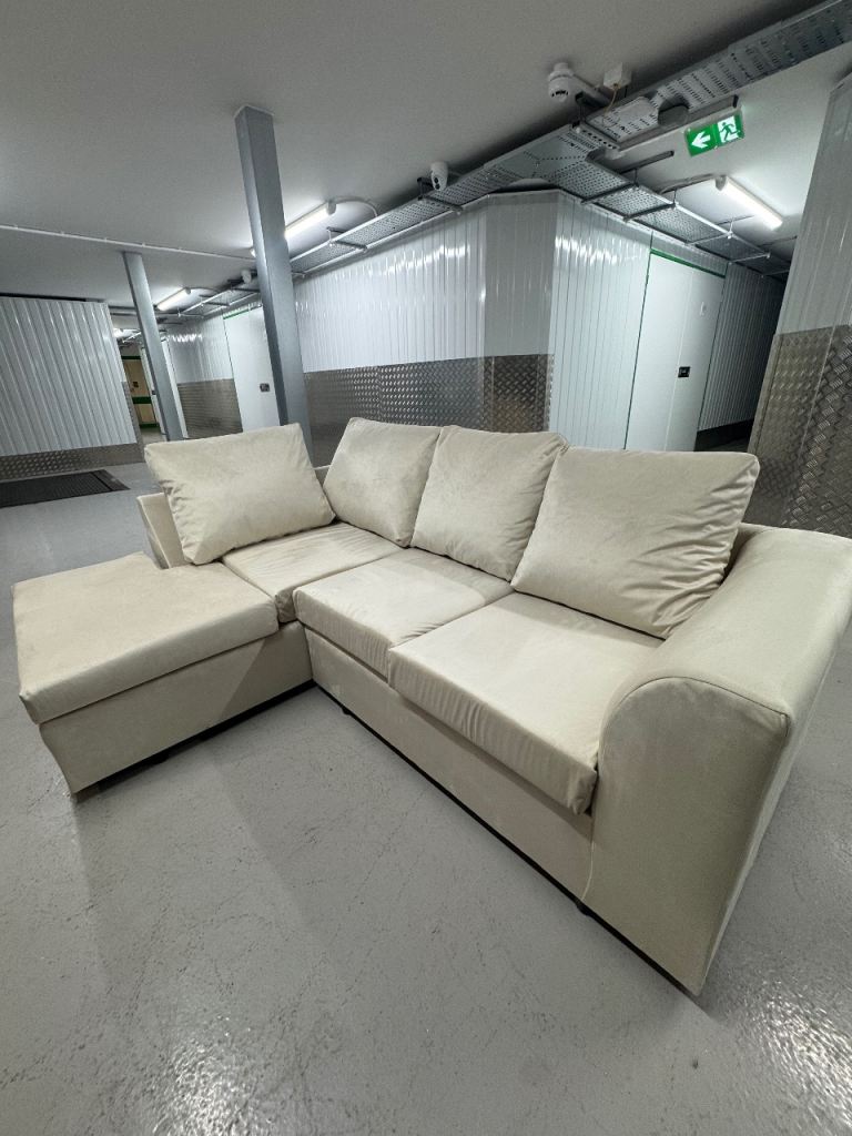 Lovely CORNER SOFA - DELIVERY OPTION
