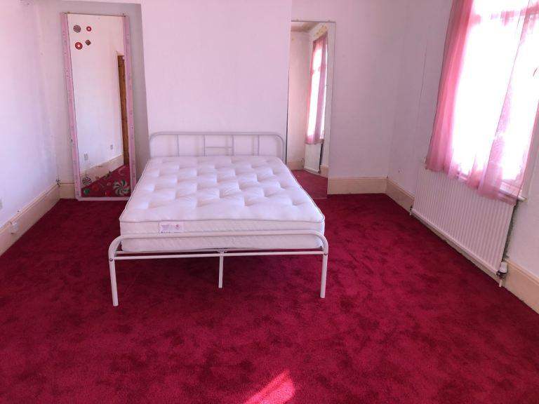 Spacious & Cosy Double Room For Rent AT NP20 4HL