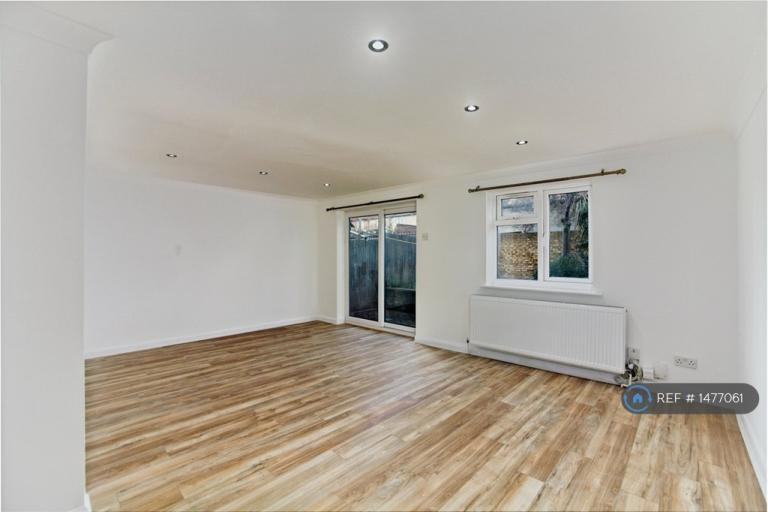 4 bedroom house in Elmhurst Avenue, Mitcham, CR4 (4 bed) (#1477061)