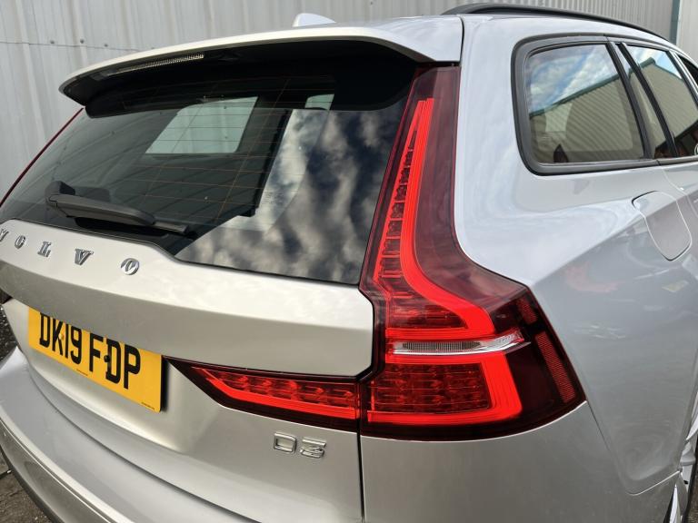 VOLVO V60 2.0 Momentum Plus D3 Silver Manual Diesel 2019