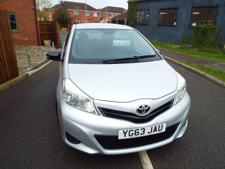 2013 Toyota Yaris 1.0 VVT-i T2 5dr HATCHBACK Petrol Manual