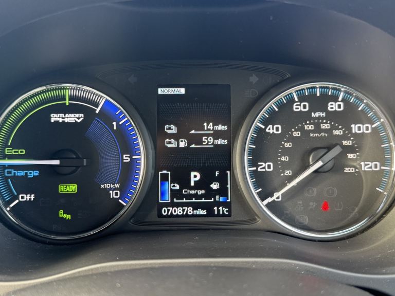 MITSUBISHI OUTLANDER 2.4 h TwinMotor 13.8kWh 4h 2018