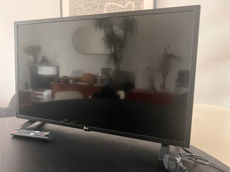 LG 32LJ500V 32-inch Full HD Smart TV 