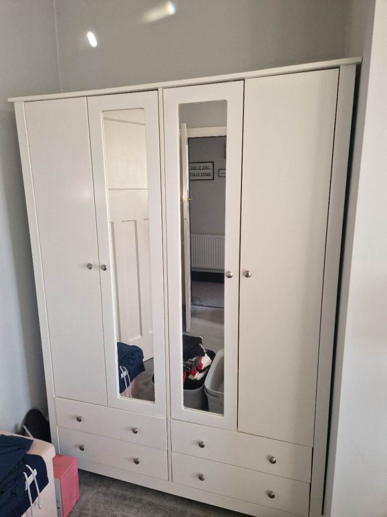 White mirrored wardrobes 