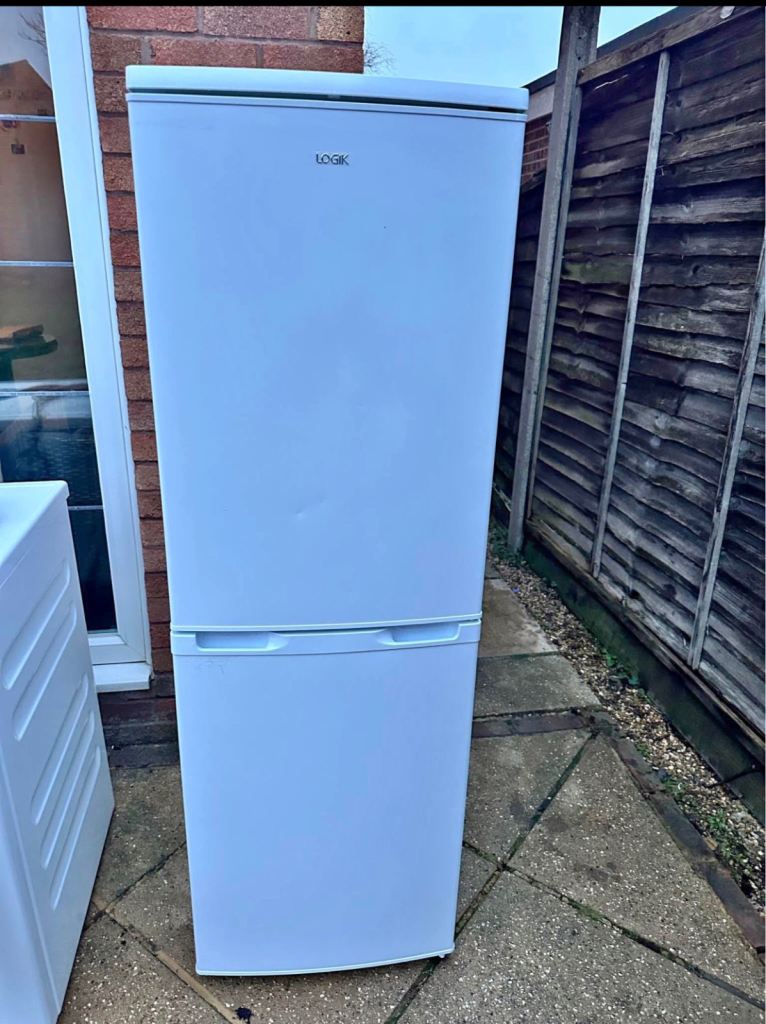 Logik white medium fridge freezer. In excellent working condition. With 12 months warranty. 
