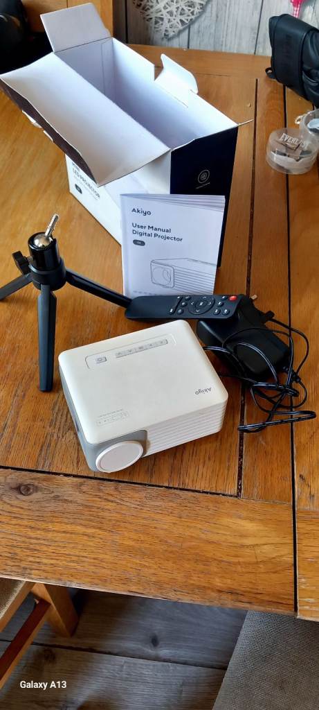 AKIYO LED MINI PROJECTOR 