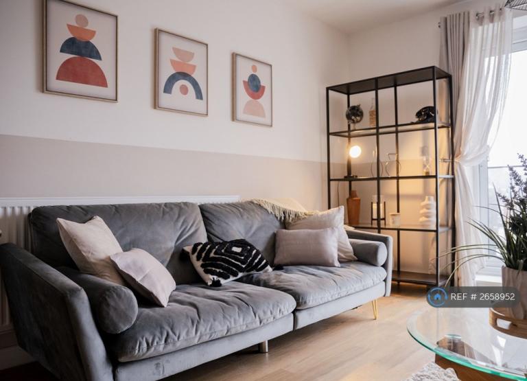 2 bedroom flat in Oscar Wilde Road, Reading, RG1 (2 bed) (#2658952)