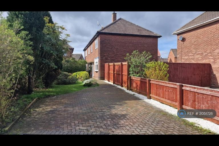 3 bedroom house in Clyde Avenue, Hebburn, NE31 (3 bed) (#2051726)