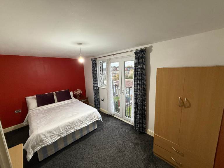 Stunning Double Room All Bills included- Available Now
