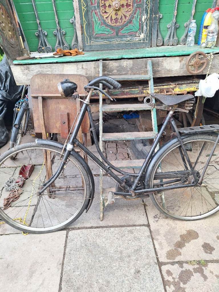 Vintage Black City Bike with Headlight – Fair Condition