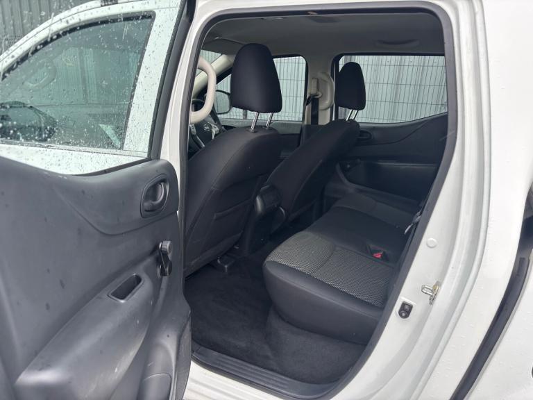 2021 (21) NISSAN NAVARA NP300 D23 2.3 DCI DOUBLE CAB PICKUP + TOW BAR &amp; ROLLER