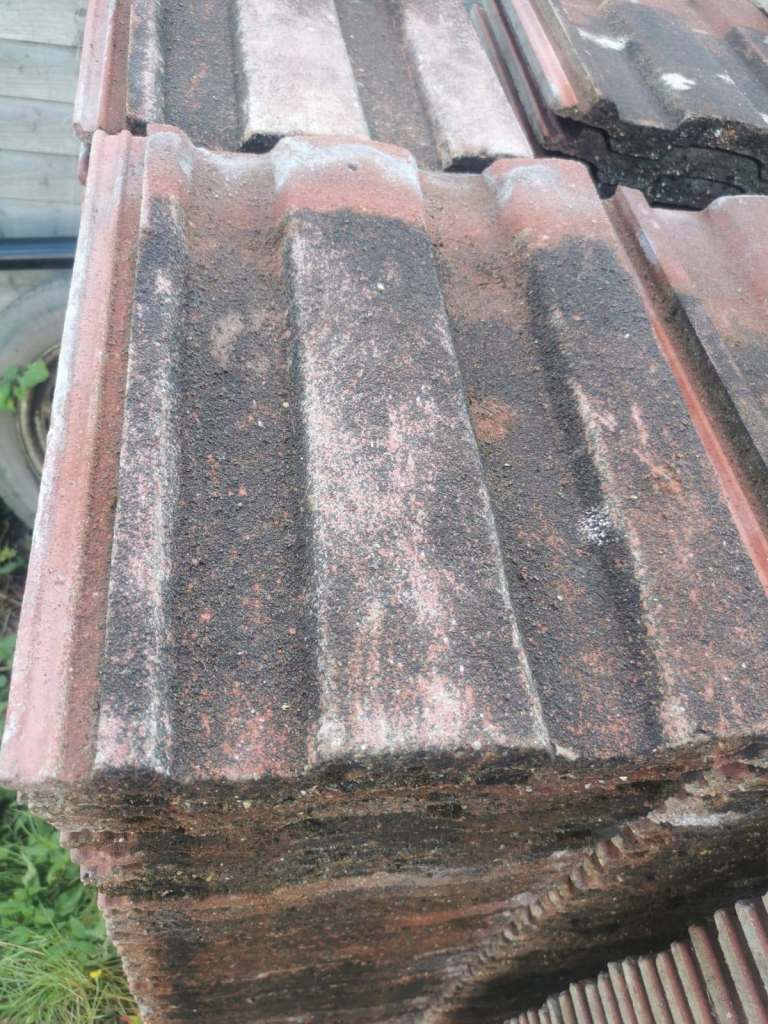 219 Reclaimed Redland Renown Concrete Interlocking Red Roof Full Tiles