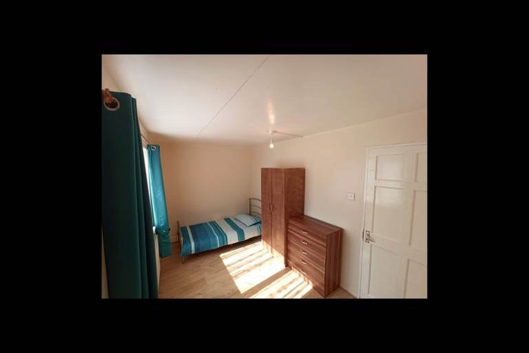 Double Room inc bills for a single person in E2